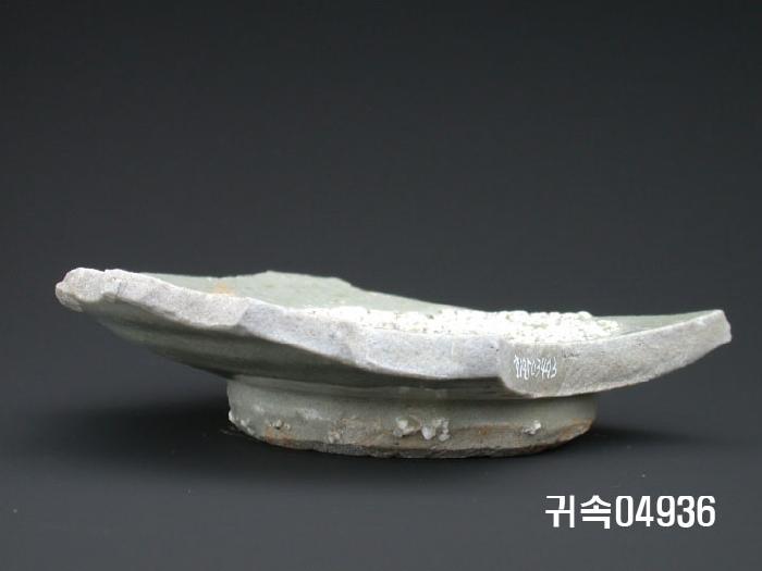 朝鮮 純白磁  접시底部片 이미지