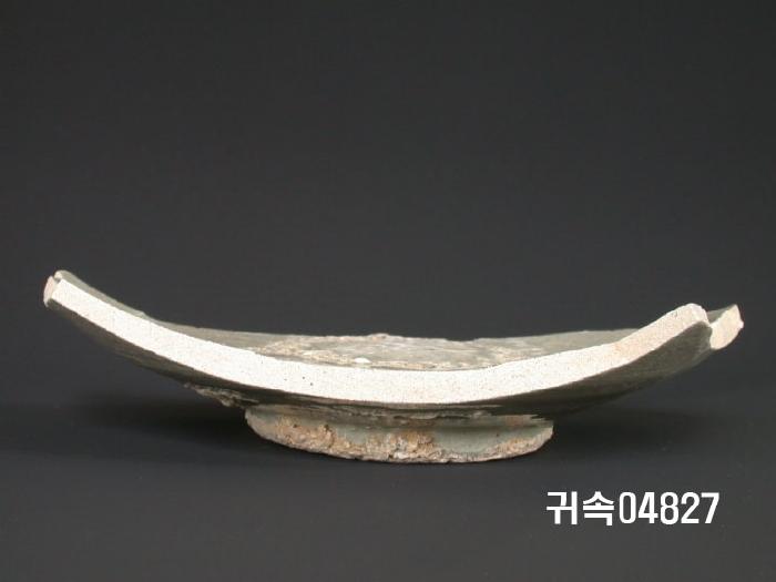 朝鮮 純白磁  접시底部片 이미지