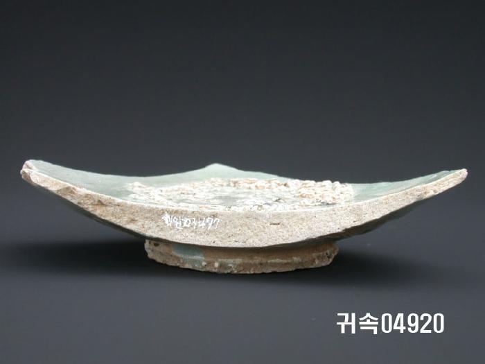 朝鮮 純白磁  접시底部片 이미지