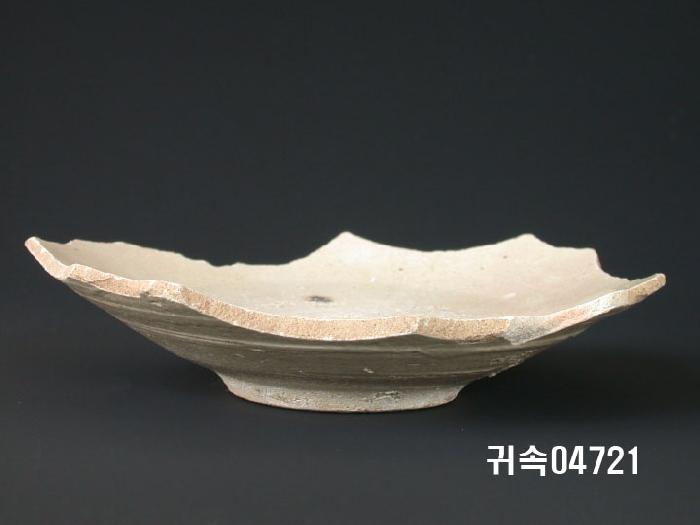 朝鮮 純白磁 접시 底部片 이미지