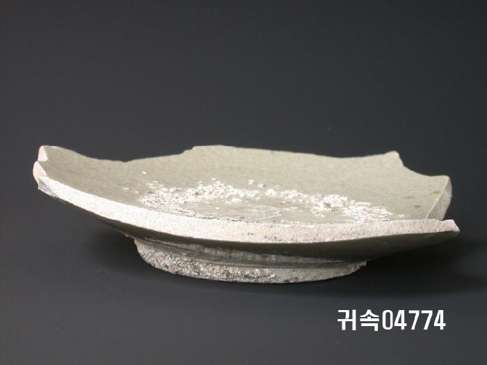 朝鮮 純白磁 접시 底部片 이미지
