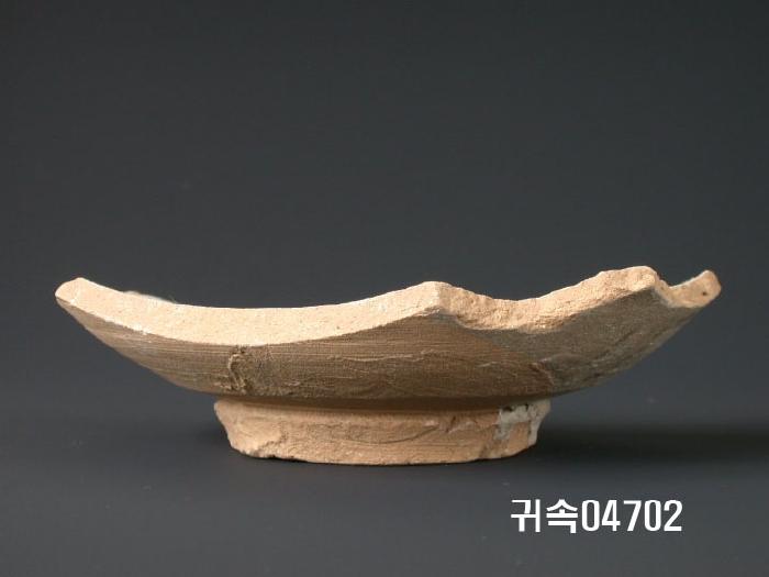 朝鮮 純白磁 접시 底部片 이미지