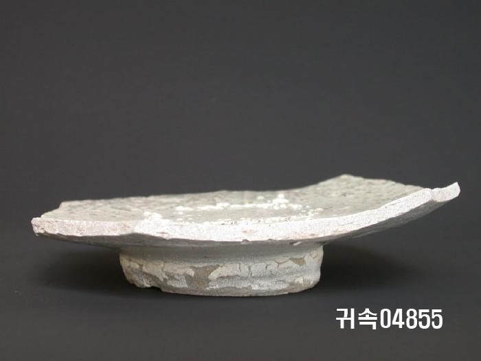 朝鮮 純白磁  접시底部片 이미지