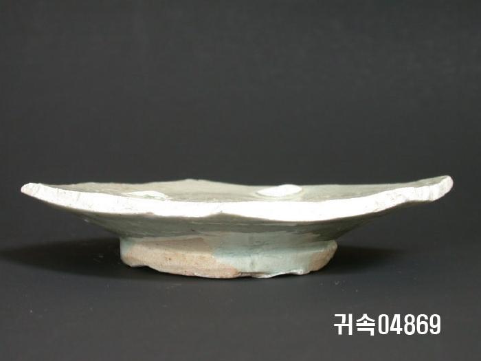 朝鮮 純白磁  접시底部片 이미지