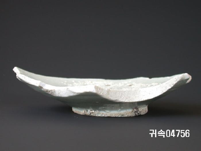 朝鮮 純白磁 접시 底部片 이미지
