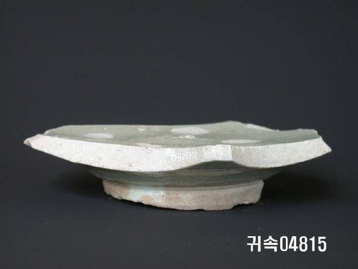 朝鮮 純白磁  접시底部片 이미지