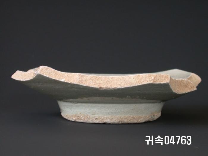 朝鮮 純白磁 접시 底部片 이미지