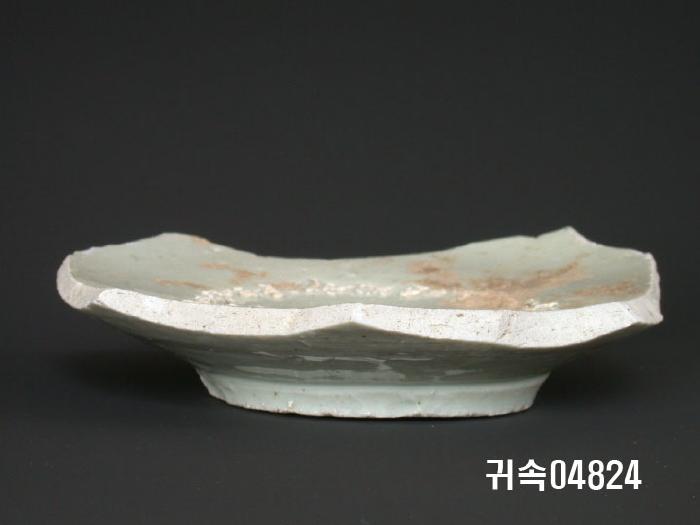朝鮮 純白磁  접시底部片 이미지