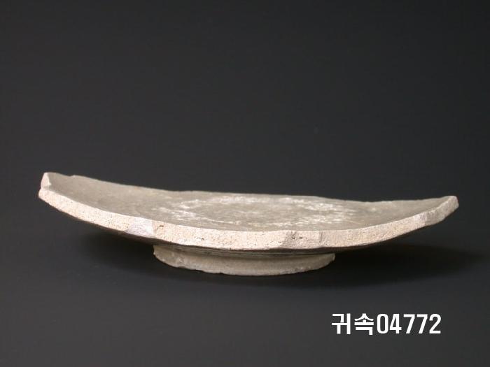朝鮮 純白磁 접시 底部片 이미지