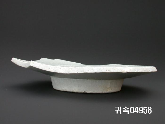 朝鮮 純白磁  접시底部片 이미지
