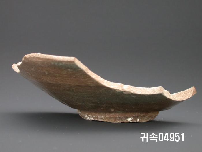 朝鮮 純白磁 접시 底部片 이미지