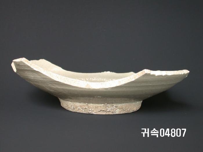 朝鮮 純白磁  접시底部片 이미지