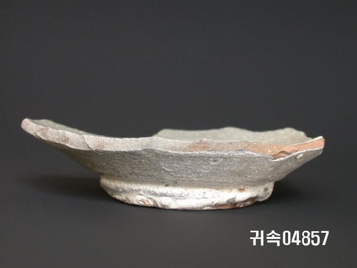 朝鮮 純白磁  접시底部片 이미지