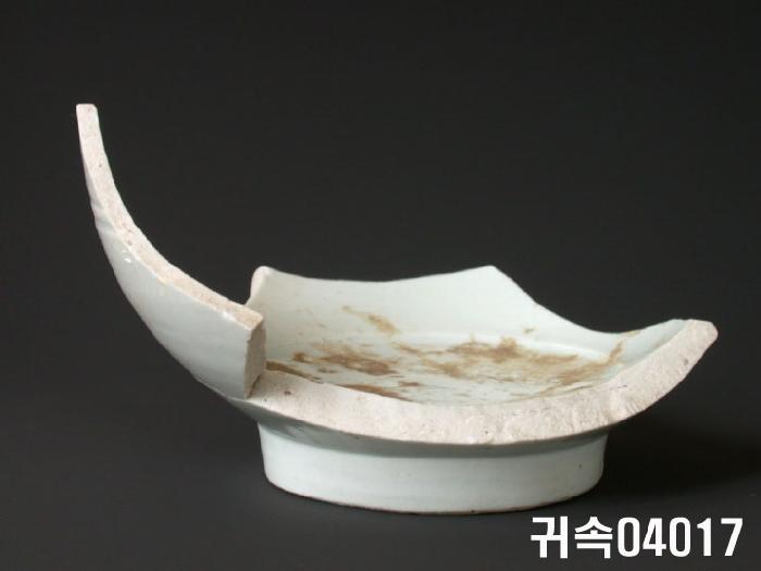 朝鮮 純白磁 鉢片 이미지