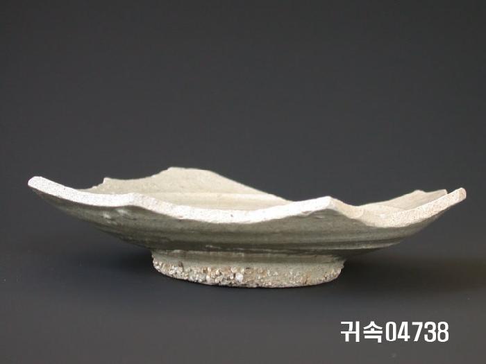 朝鮮 純白磁 접시 底部片 이미지