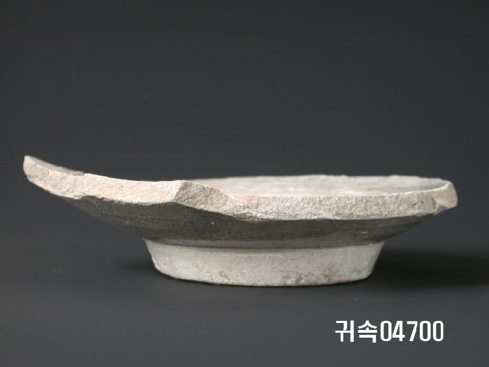 朝鮮 純白磁 접시 底部片 이미지