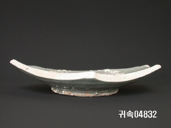 朝鮮 純白磁  접시底部片 이미지