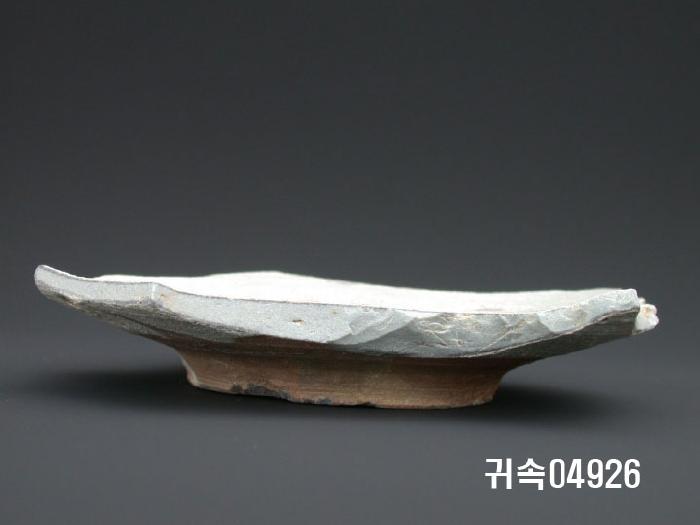 朝鮮 純白磁 접시 底部片 이미지