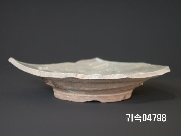朝鮮 純白磁  접시底部片 이미지