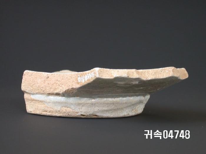 朝鮮 純白磁 접시 底部片 이미지