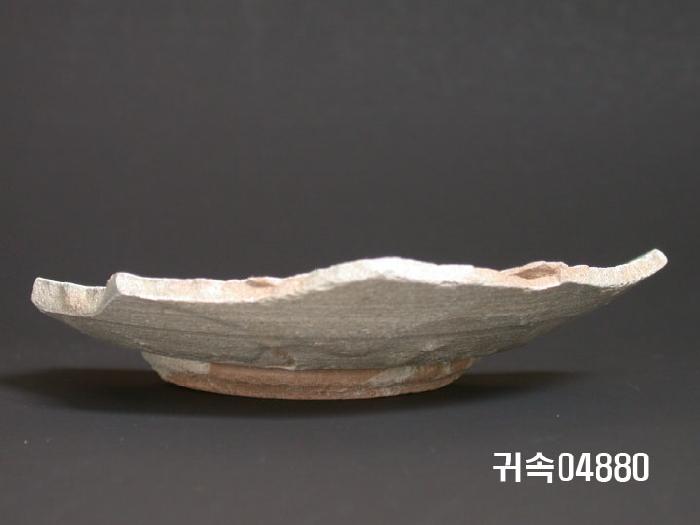 朝鮮 純白磁  접시底部片 이미지