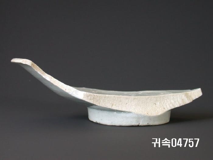 朝鮮 純白磁 접시 底部片 이미지