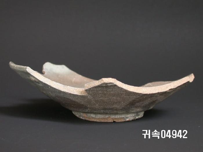 朝鮮 純白磁 접시 底部片 이미지