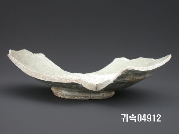 朝鮮 純白磁  접시底部片 이미지