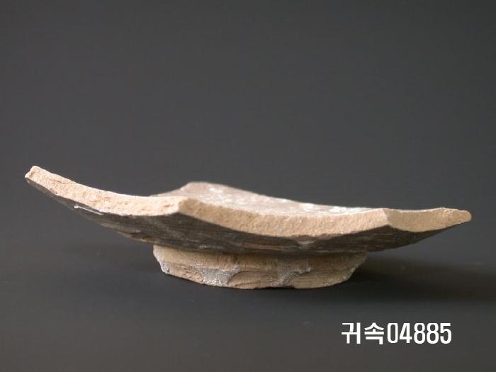 朝鮮 純白磁  접시底部片 이미지