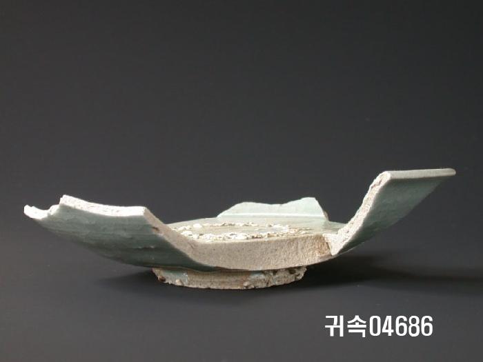 朝鮮 純白磁 접시 底部片 이미지