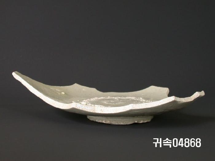 朝鮮 純白磁  접시底部片 이미지