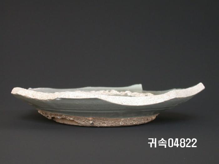 朝鮮 純白磁  접시底部片 이미지