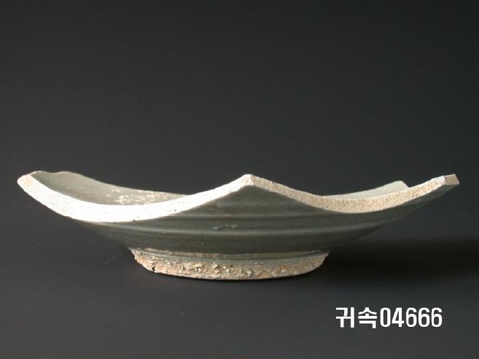 朝鮮 純白磁 접시 底部片 이미지