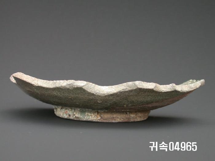 朝鮮 純白磁  접시底部片 이미지