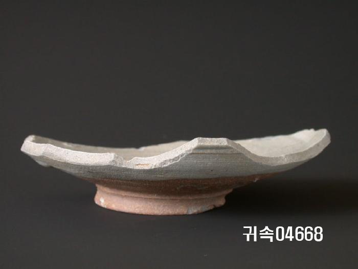 朝鮮 純白磁 접시 底部片 이미지
