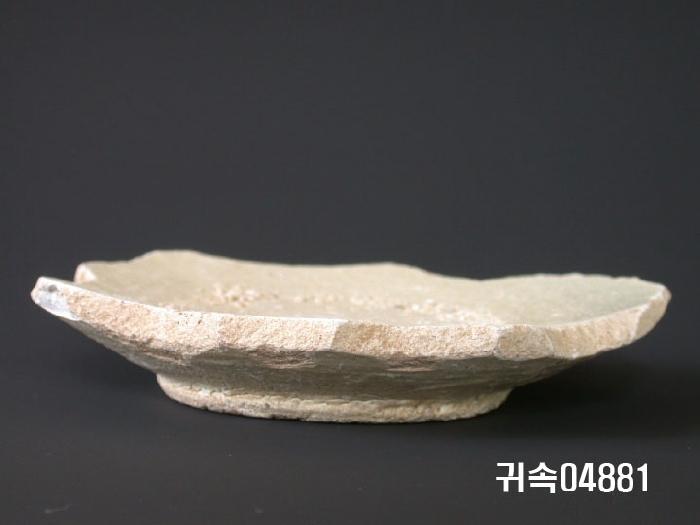 朝鮮 純白磁  접시底部片 이미지