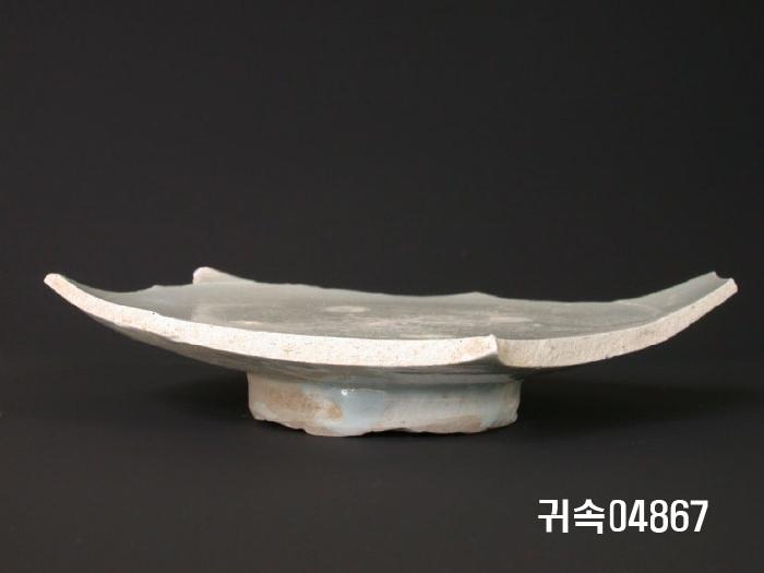 朝鮮 純白磁  접시底部片 이미지
