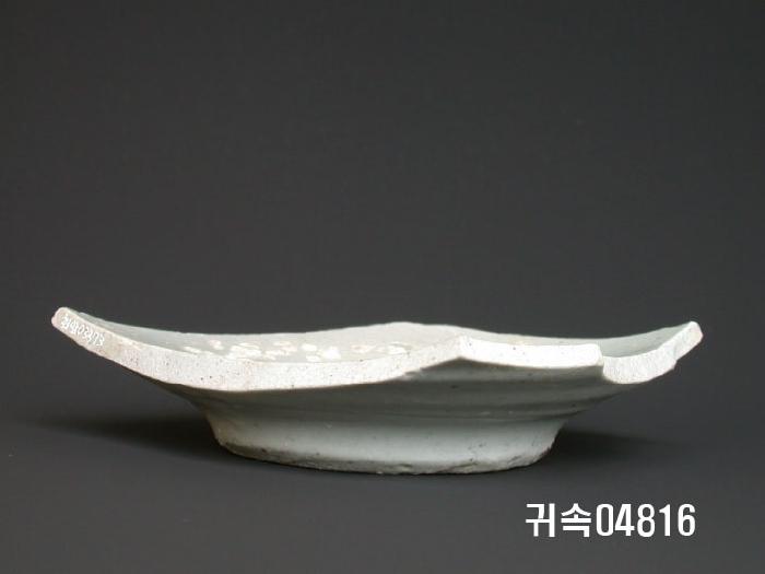 朝鮮 純白磁  접시底部片 이미지