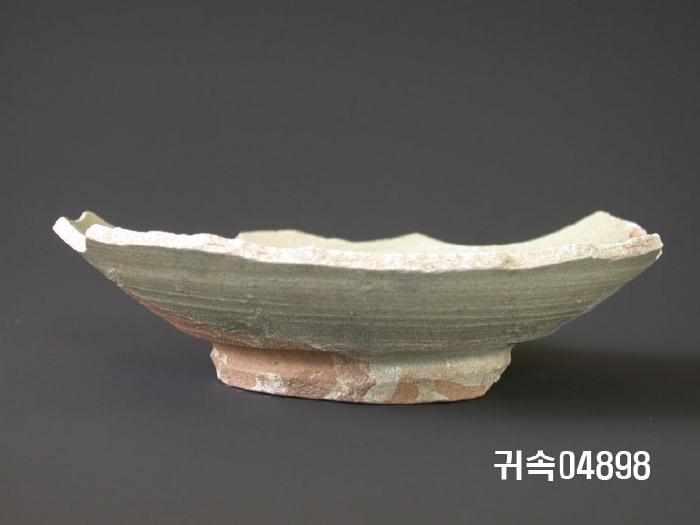 朝鮮 純白磁  접시底部片 이미지