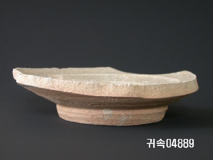 朝鮮 純白磁  접시底部片 이미지