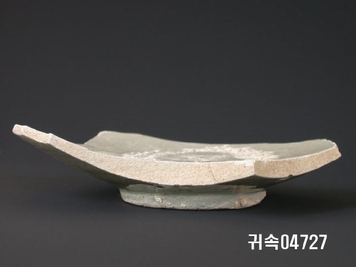 朝鮮 純白磁 접시 底部片 이미지