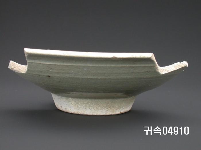 朝鮮 純白磁  접시底部片 이미지