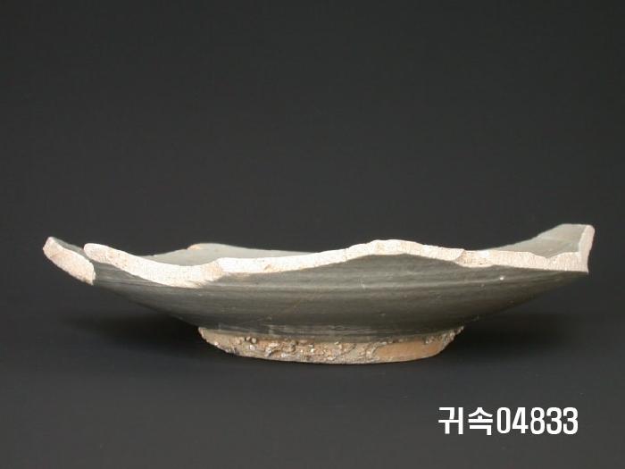 朝鮮 純白磁  접시底部片 이미지
