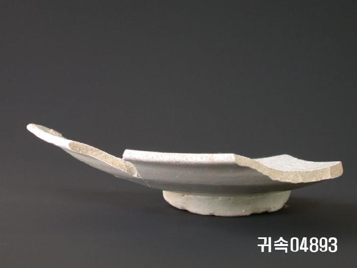 朝鮮 純白磁  접시底部片 이미지