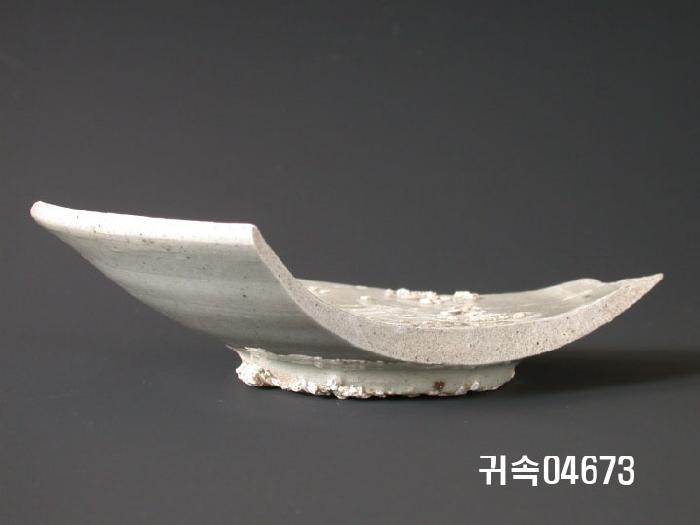 朝鮮 純白磁 접시 底部片 이미지