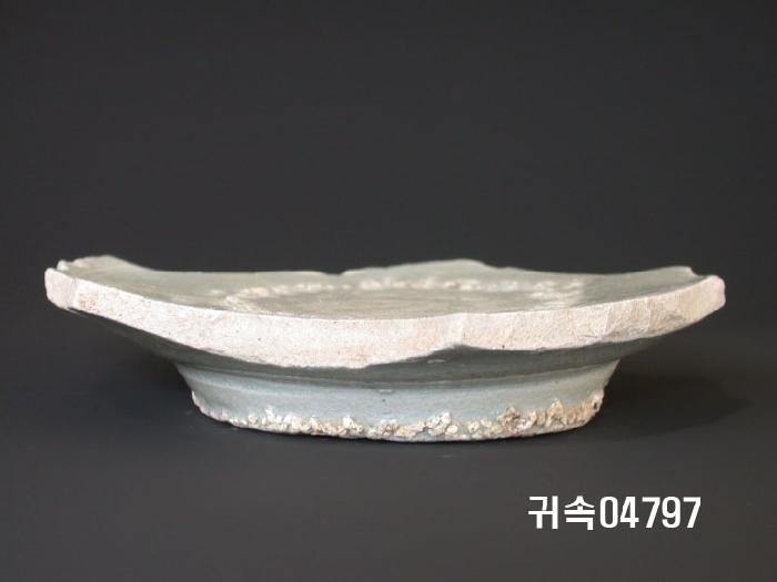 朝鮮 純白磁  접시底部片 이미지