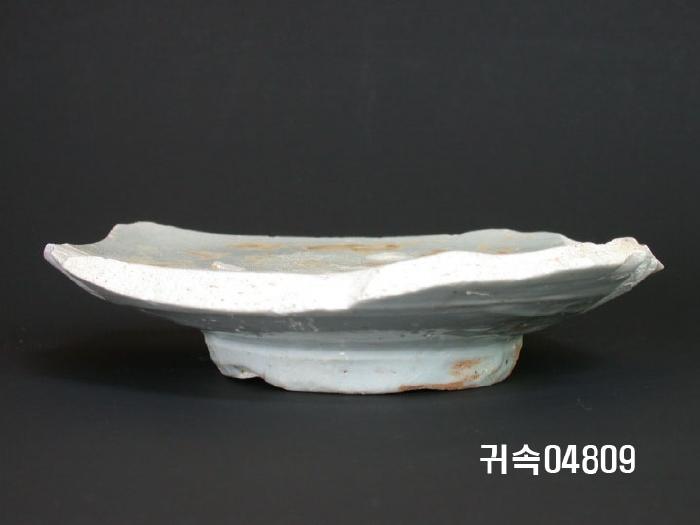 朝鮮 純白磁  접시底部片 이미지