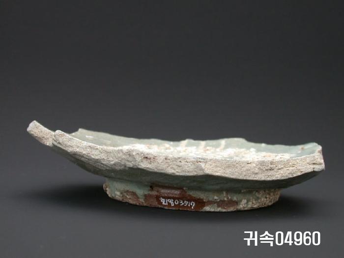 朝鮮 純白磁  접시底部片 이미지