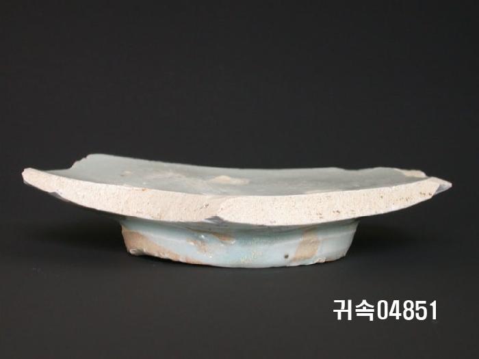 朝鮮 純白磁  접시底部片 이미지