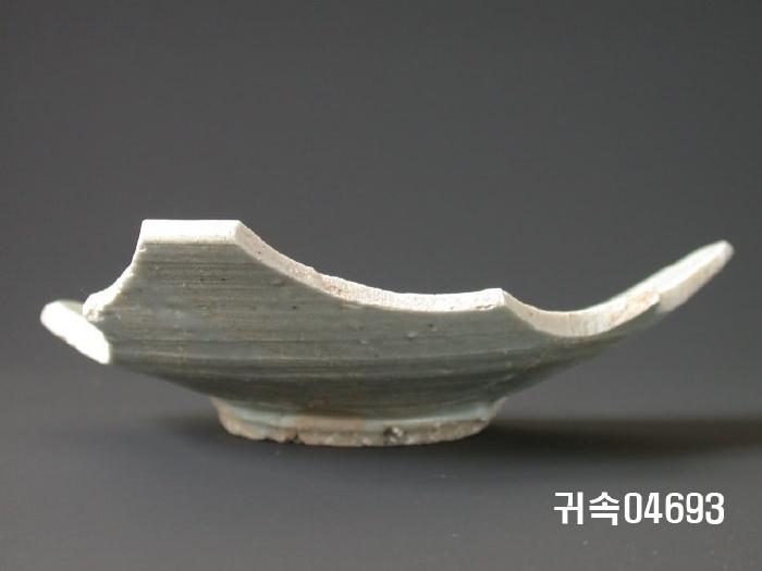朝鮮 純白磁 접시 底部片 이미지